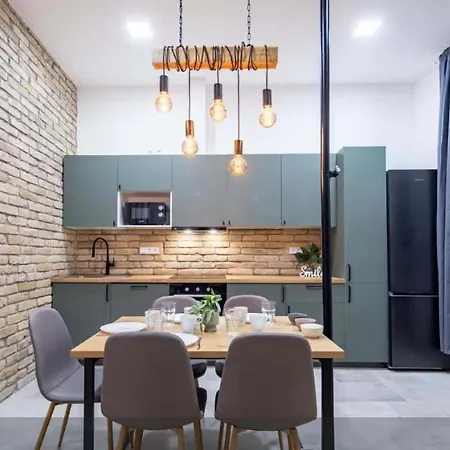 Cityscape Budget Blaha Loft Апартаменты *