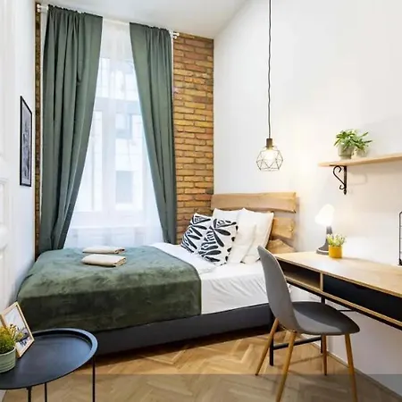 Cityscape Budget Blaha Loft Апартаменты